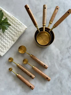 Busa Designs Kitchen|Home Decor>Acacia Wood and Gold Measuring Cups, Set of 8
