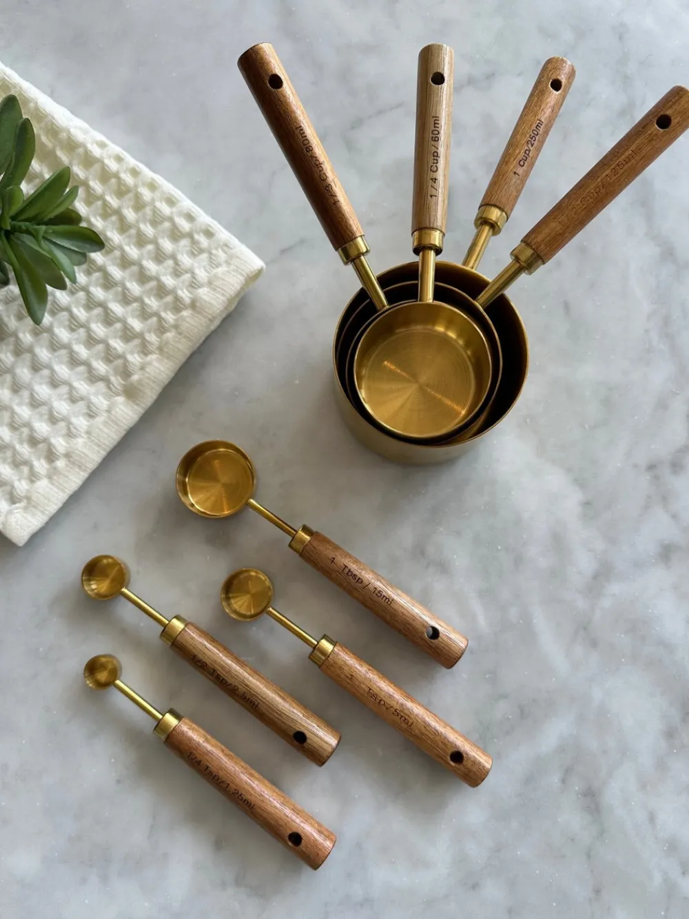 Busa Designs Kitchen|Home Decor>Acacia Wood and Gold Measuring Cups, Set of 8